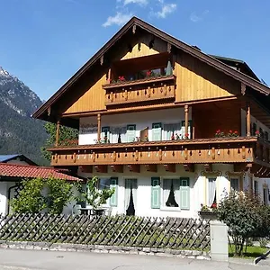 https://gastehaus-feriengluck-grainau.com-bavaria.com